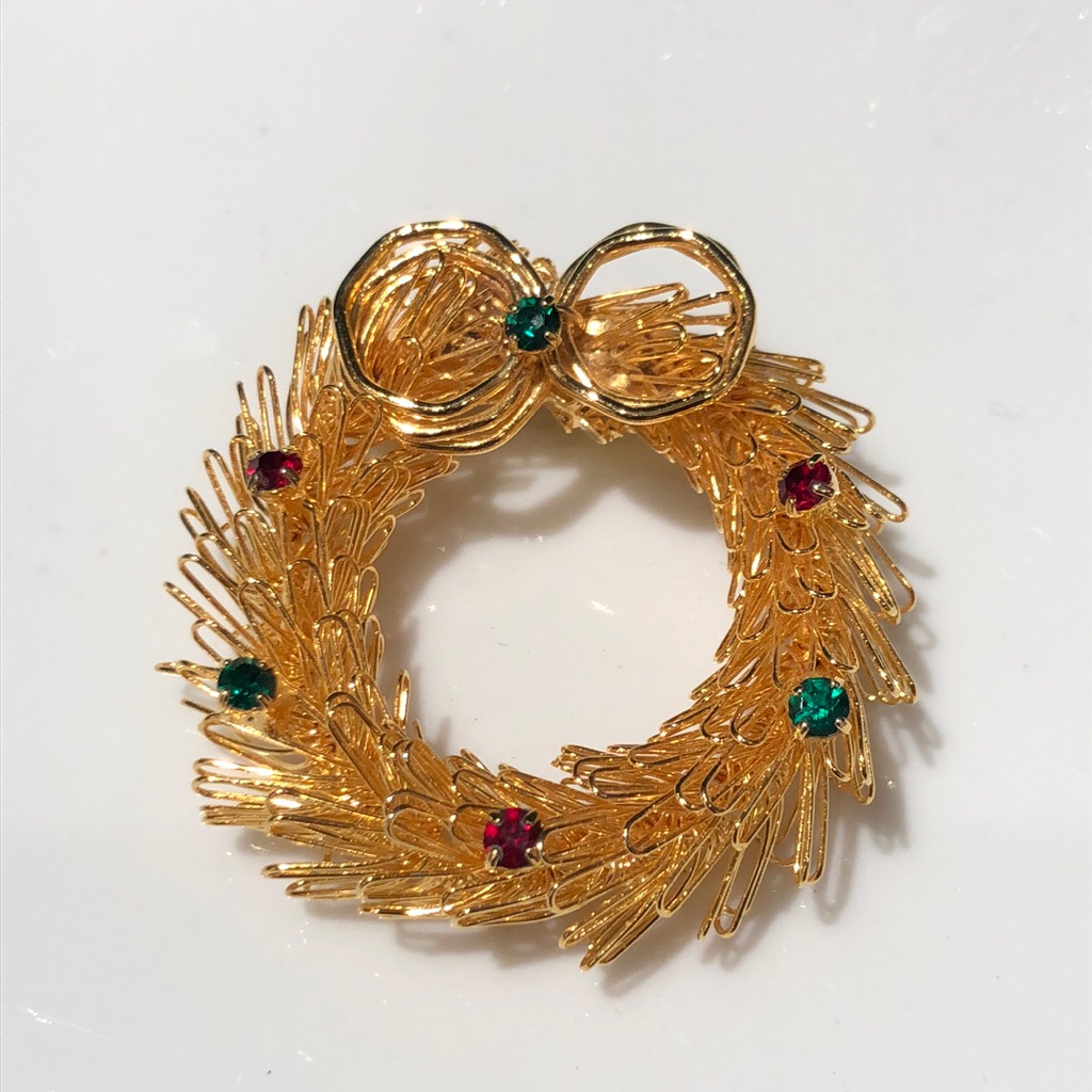 Eisenberg Goldtone Christmas Pin Wreath Brooch Red Green Rhinestones Prong Set
